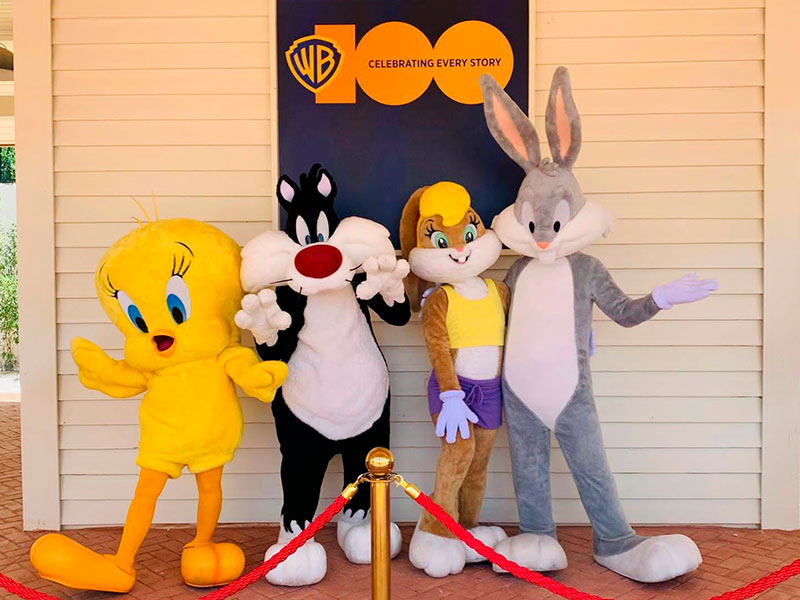 Los Looney Tunes posando para una foto