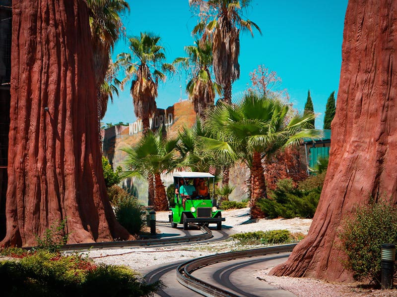 Paseo por Cine Tour en el Parque Warner
